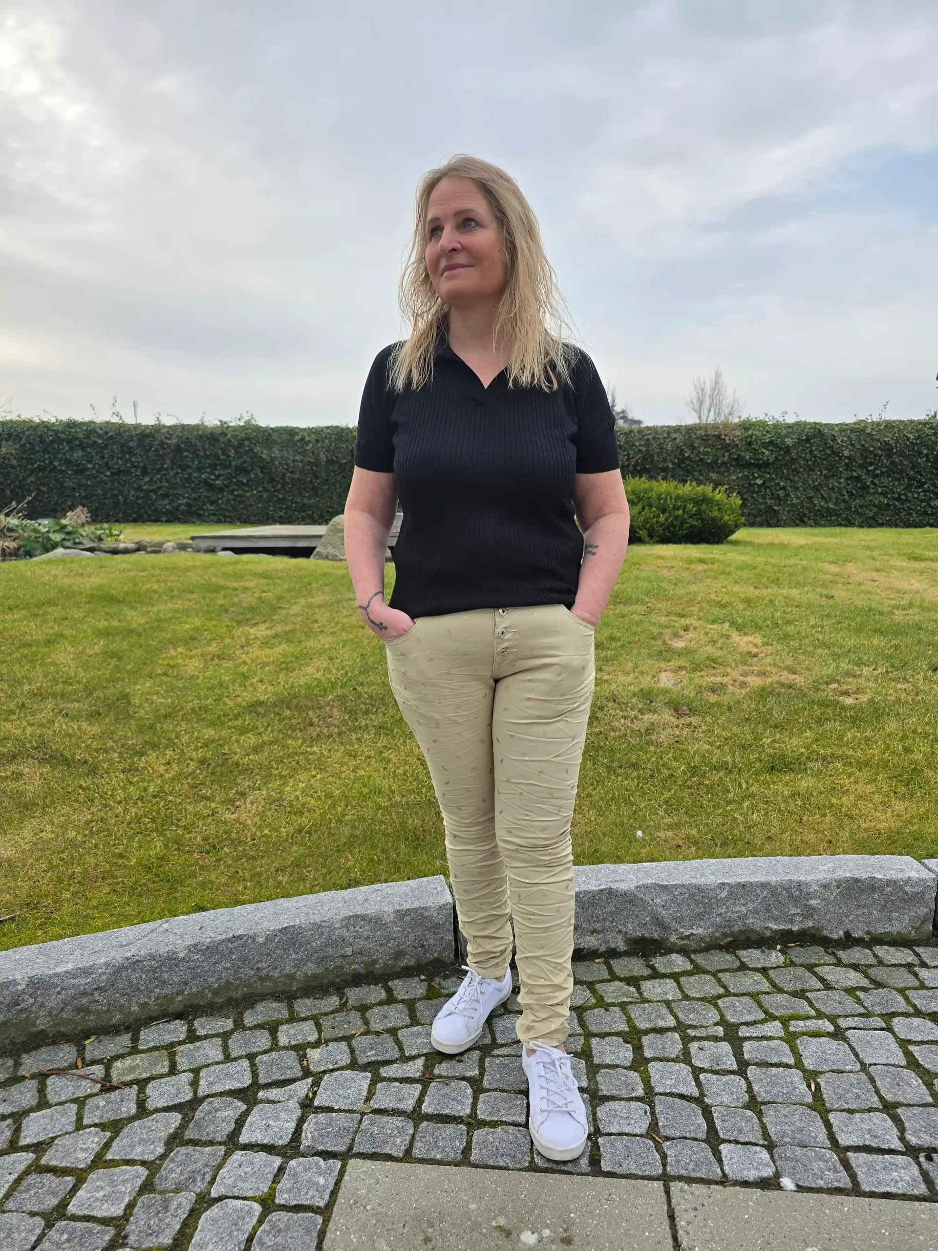 Place du Jour F182BE Beige m. Guld lange jeans