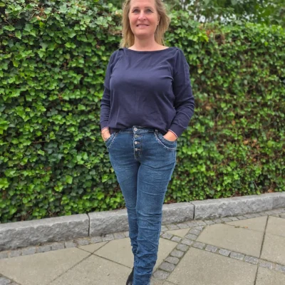 💙 Karostar Blue Baggy KM3021 – Baggy Jeans med Stretch & Flot Print ved Lommerne